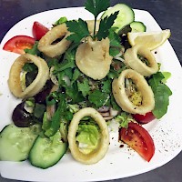 Nr. 56 - Gemischter Salat mit Tintenfischringen Nr. 56 - Gemischter Salat mit Tintenfischringen